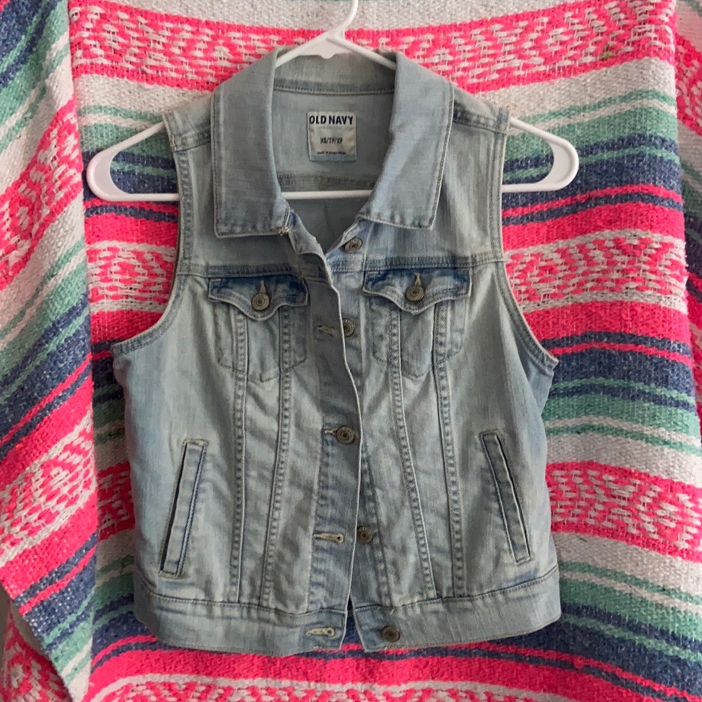 Sleeveless denim jacket